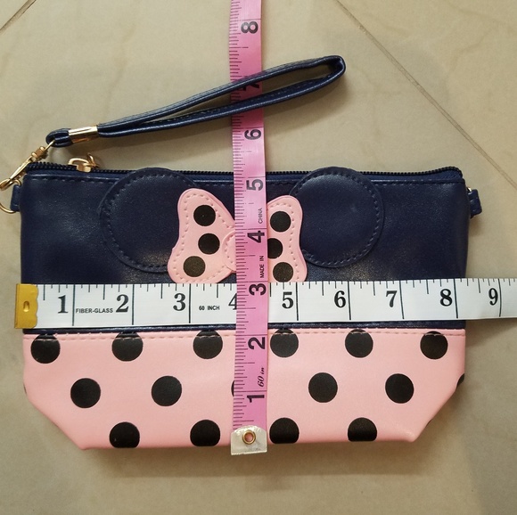 Minnie mouse wristlet - Picture 2 of 3